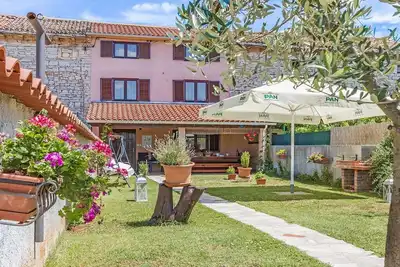 Image de Maison patrimoniale à Orihi avec jardin élégant
