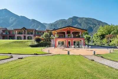 Appartement spacieux à Idro avec piscine partagée