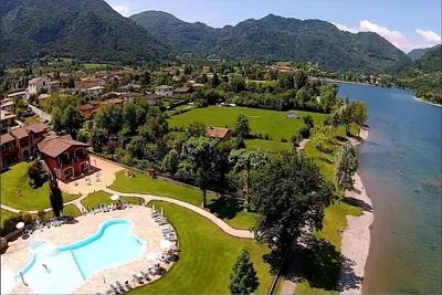 Bel appartement א Idro avec piscine