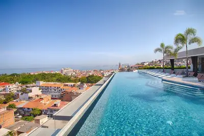 Image de Chic Studio in Old Town | Pool, Gym, Workspace