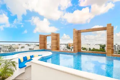 Image de Charming Pet-Friendly Studio with City Views!