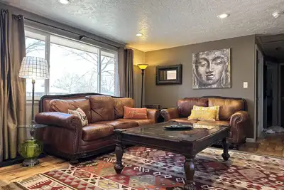 Image de A perfect little getaway! Centrally located, fully equipped! Pet Friendly too!