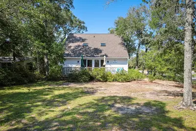 Image de The Rectory: Beach Cottage Close to Recreation Center and Marsh Crossover to Oce