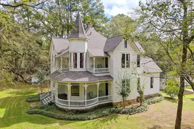 Image de Romantic 1901 Victorian Home on seven wooded acres