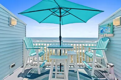 Image de Charming Oceanfront 2br Condo + Pool on Ocean Isle Beach, Nc