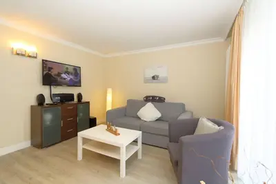 Image de Haus Sarah 1 is located directly on the beach in the heart of Westerland. <br>The beach crossing to Westerland's central beach is about 200 meters away. <br>The house has 8 modern and comfortably furnished vacation apartments for.