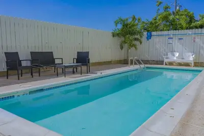 Image de * Pool * Ground Floor * Walk to Beach *#A (Island Morning Sun 1) by RedAwning