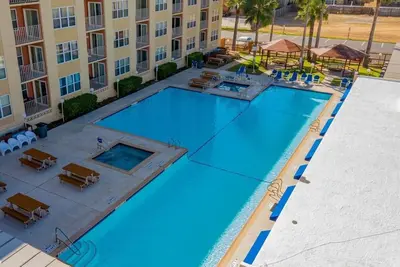 Image de *Beach access Condo * Nice pool/hot tub area w/bbq (Gulfview I – #213) by RedAwning