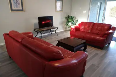 Image de Love Nest--Newly Renovated Sleeps 7--Close To Downtown, Airport & Attractions