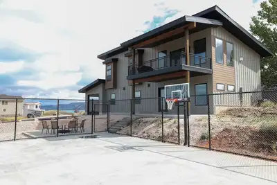 Image de Bear Lake Hillside Retreat - Pool Access with Ideal Beach. New Construction!
