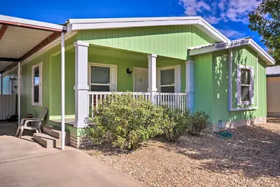 Image de Peaceful Portales Escape w/ Patio & Grill!