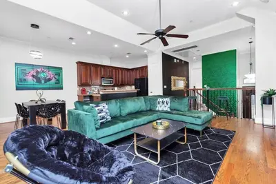 Image de Uptown-Galleria|PrivateBackYard|Sleep12| KingSuite