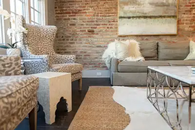 Image de Chic & Stylish: Charming Condo in the Heart of New Orleans’ Cbd