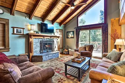Image de Tranquil Twin Peaks Retreat: Hike, Ski & Swim