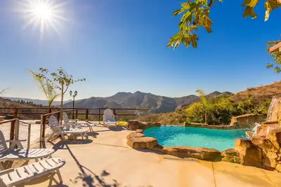 Image de Maison de vacances pour animaux 'Miramar' avec jardin, piscine privée, terrasse et Wi-Fi