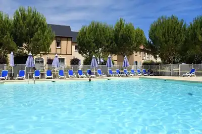 Image de Appartement en France avec Vue sur Piscine