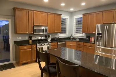 Image de Beautiful, Tranquil home with Game room near city, lake and trails! Rare find!