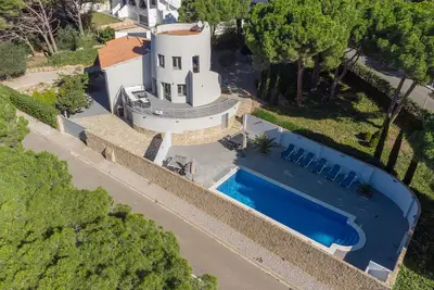 Image de Cornelia: Villa rénovée avec piscine et à Cala Montgó