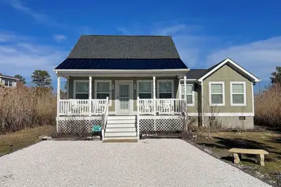 Image de A \"Bay\" Cation - Nice home, Linens And Towels Provided Quiet area- Ob2