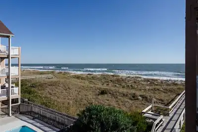 Image de Ocean front condo w view from Every window!