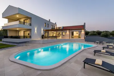 Image de Villa Posidonia near Pula with sea view and surrounded by olive trees