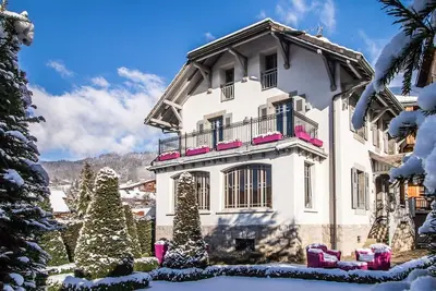 Image de Large House in Samoens Centre, Hot Tub, Nr Ski Lift