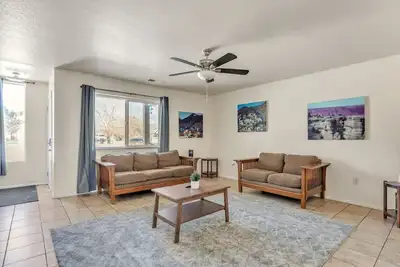 Image de Grandview Condo - Lots of room to Relax & Unwind!