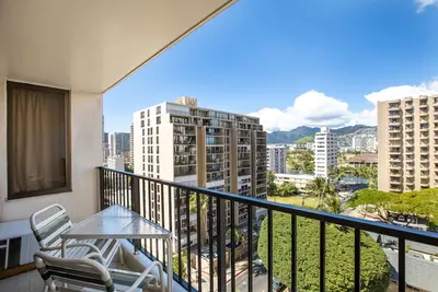 Image de 1bst-1 Aston at the Waikiki Banyan: Standard One-Bedroom with Full Kitchen