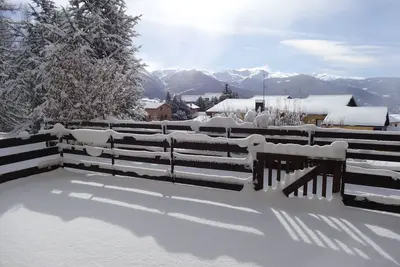 Image de Panoramique et plein sud. Terrasse de 80 m2.