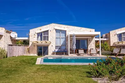 ArtHill eco villas - Villa Louiza with private pool and sea view