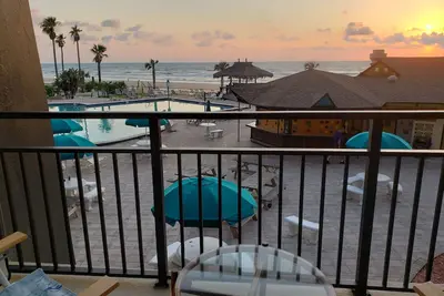 Image de Lovely Oceanfront Condo