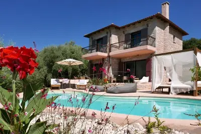 Image de Two private villas for 10-14 people close to the sea - special monthly rates