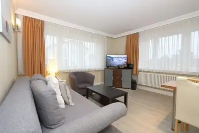 Image de Haus Sarah 3 is located directly on the beach in the heart of Westerland. <br>The beach crossing to Westerland's central beach is about 200 meters away. <br>The house has 8 modern and comfortably furnished vacation apartments for.