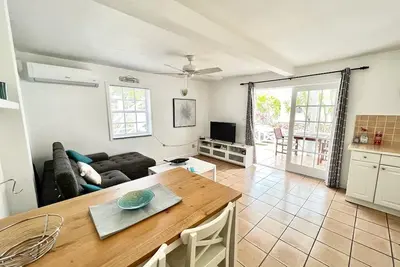 Just Beachy Quaint Apartment