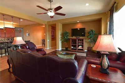 Image de Beautfiul Lake View Home
