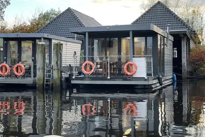 Image de Sleeping on the water