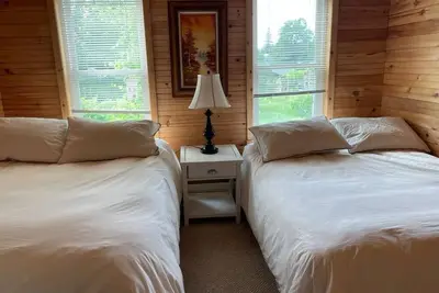 cozy 2 bedroom apartment with gorgeous mountain views