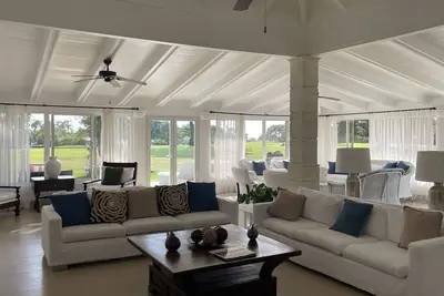 Image de Cozy 5bed\/5bath Sleep 10-12 Golf View+ Large Pool + Cook& Maid \n