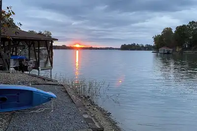 Image de Lakeside Lake Balboa w/2 kayaks