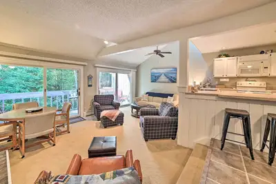 Image de Harbor Springs Condo w/ Fireplace Near Skiing!