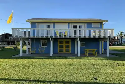 Image de Sleeps 7, 10 Min Walk to Beach, Cozy Family Home