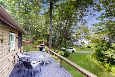 Image de Lakeview Cabin with Private Deck, Grill, & Fireplace + Free WiFi - Close to Town