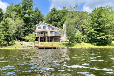 Image de Lakefront Escape - Private Dock - Pet Friendly