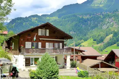 Joli appartement pour 4 personnes avec Wifi, patio et parking