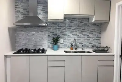 Image de New, clean and quiet entire basement with fully amenities for short term guests.