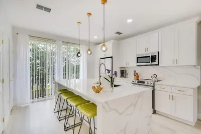 Image de 4831 Tidecrest Ave #152 zsl · Modern Townhouse near convention Center Universal