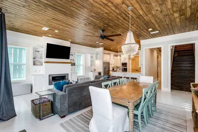 Image de The Meadows-Mallory Square North |Community Pool |Mins to Gulf Beaches |Gourmet Kitchen |Boat Dock