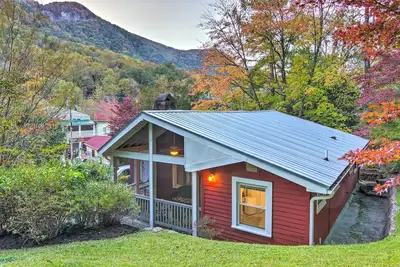 Image de Mtn Views + Fire Pit: Serene Chimney Rock Abode