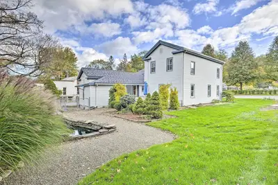 Image de Spacious Home by Finger Lakes & Watkins Glen!