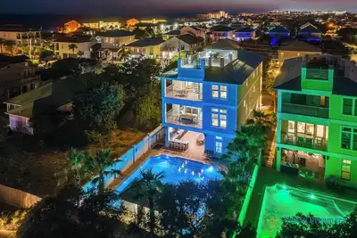 Image de 🐬🐟 The Life Aquatic | Pool | Golf Cart | Rooftop Gulf Views | Free Excursions ☀️